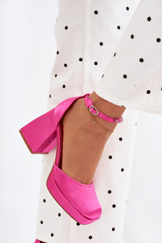 Rosa Sandalen mit Absatz und Satin-Finish Calistae