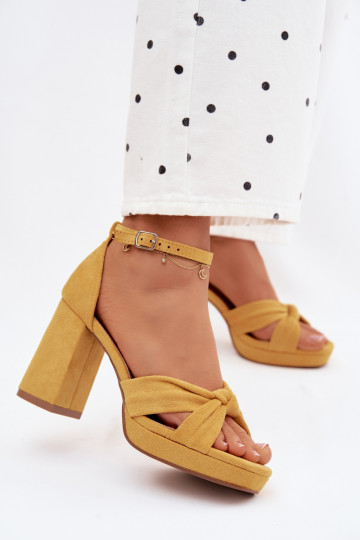 Gelbe High-Heels Sandalen aus Kunstveloursleder Rosetta 2