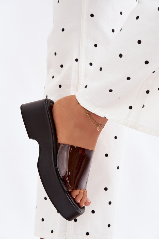 Damenhausschuhe mit einer PlattformTransparentnym Streifenem schZuarze Farbe Selestia