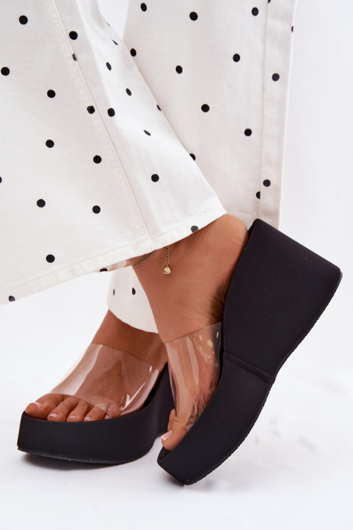 Damenhausschuhe mit einer PlattformTransparentnym Streifenem schZuarze Farbe Zolretia