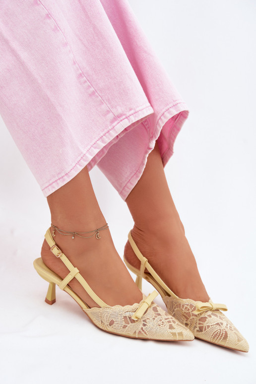 Schnürsandalen Feminin Ermöglicht obcasie mit Bändern gelbe Farbe Es mussribelle