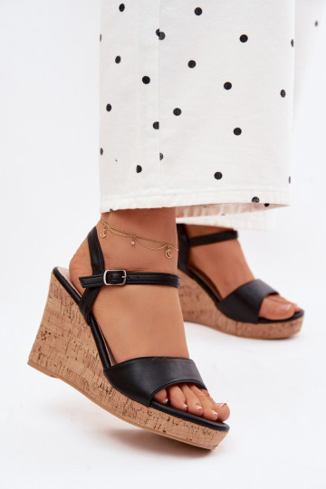 Damensandalen mit einer Plattform schZuarze Farbe Clarabella