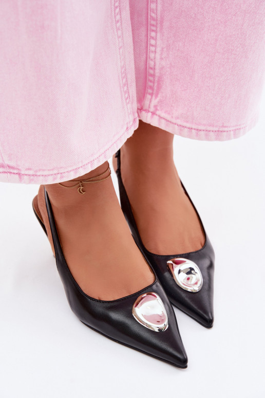 Damensandalen mit dünnen Absätzen Mit Dekorationen Detalem schZuarze Farbe Isadora