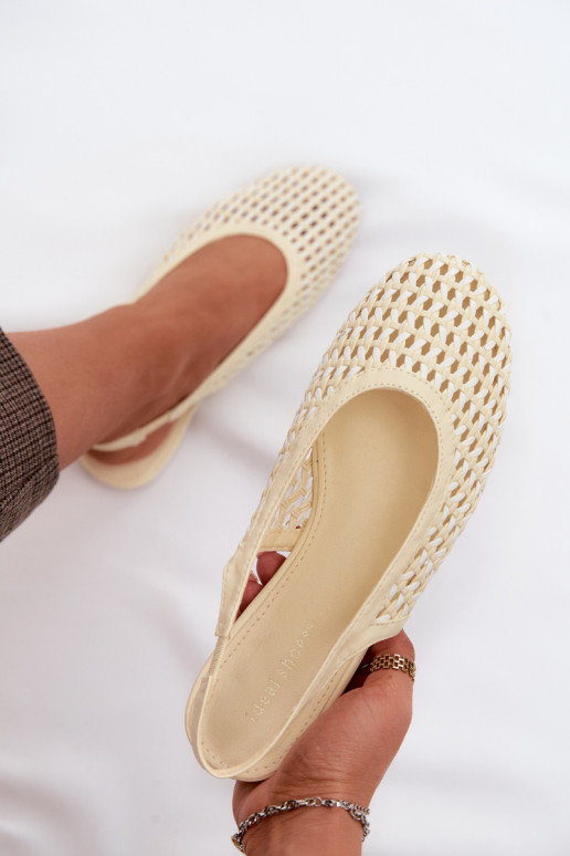 Damensandalen mit durchbrochenen Elementen gelbe Farbe Selviora