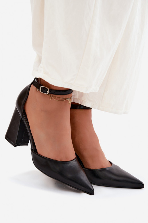 Pumps aus Kunstleder in Schwarz Selvra