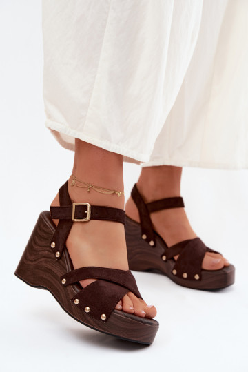 Damen-Plateausandalen in Gold mit Nieten Ze Velvra 2