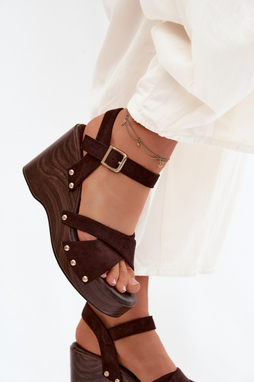 Damensandalen mit einer Plattform Ze goldene Farbemi Stollen CzekoladoZue Velvra