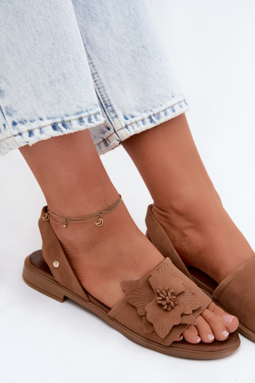 Haut INildledersandalen mit breiten Absätzen Mit Dekorationen Eine Blume Zazoo 407471 braune Farbe