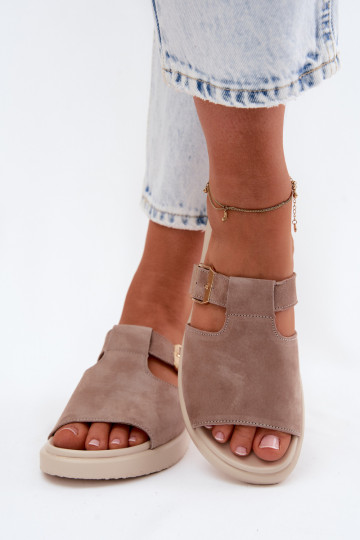Damen Slipper aus Kunstwildleder mit goldenen Schnallen in sandfarbener Zemela 2