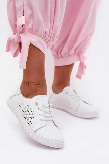 Schuhe mit Durchbrüchen aus natürlichem Leder in weißer Farbe Flaria 2