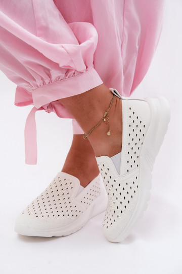 Slipper Schuhe mit Durchbrüchen aus Kunstleder in weißer Farbe Geressa 2
