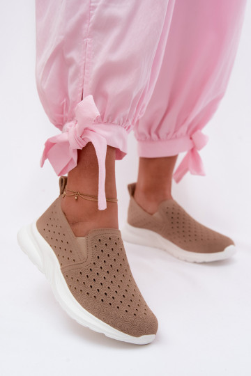 Slipper Schuhe mit Durchbrüchen aus Kunstwildleder in sandfarbener Geressa