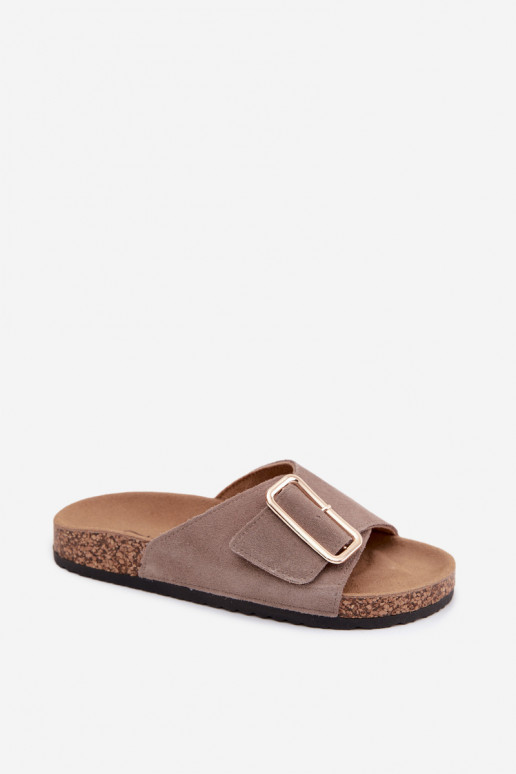 Faux-Suede Damen Hausschuhe mit Schnallen in sandfarbener Ausführung Beryl