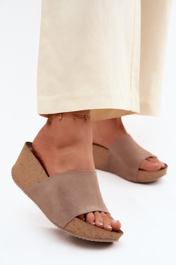 Faux-Suede Damen Hausschuhe auf Korksohle in sandfarbener Ausführung Zazoo 40311 2