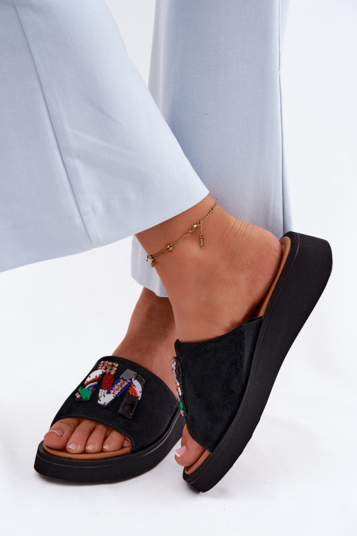 Haut INildleder-Hausschuhe für Damen mit Ornamenten mit einer Plattform Vinceza 66942 schZuarze Farbe