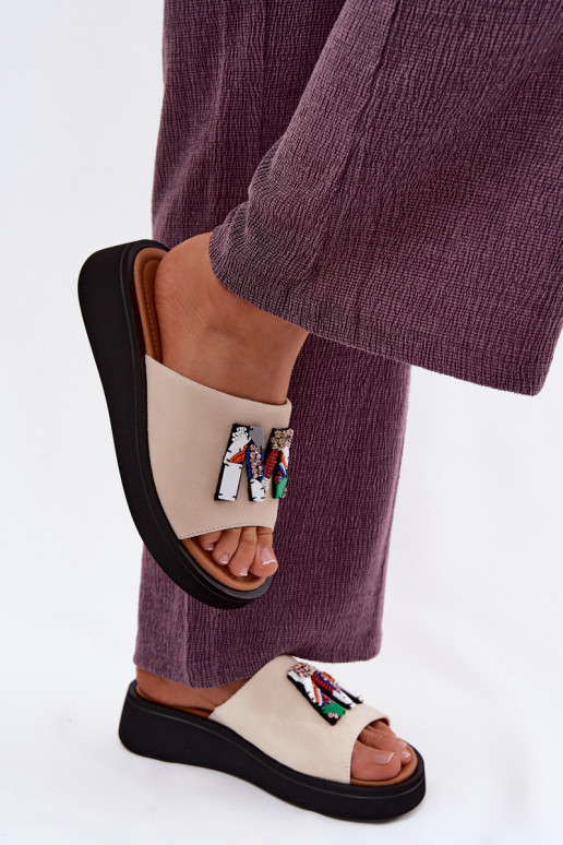 Haut INildleder-Hausschuhe für Damen mit Ornamenten mit einer Plattform Vinceza 66942 Beige