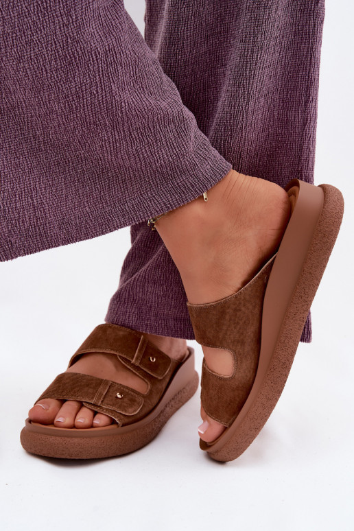 Haut INildleder-Hausschuhe für Damen mit einer Plattform Vinceza 66916 braune Farbe