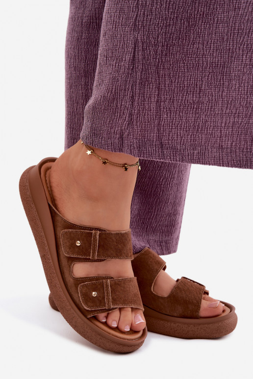 Haut INildleder-Hausschuhe für Damen mit einer Plattform Vinceza 66916 braune Farbe