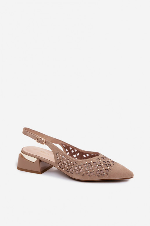 Sandfarbene Wildledersandalen mit durchbrochenen Elementen und Netz Klocke D&A