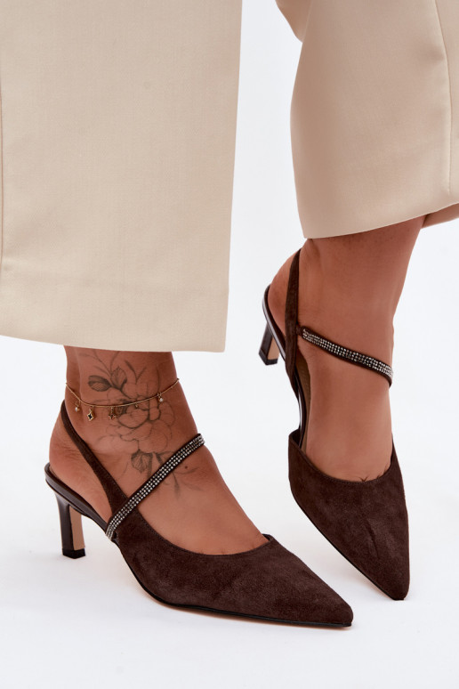 Schokoladenfarbene elegante Wildlederschuhe mit dekorativen Riemen D&A