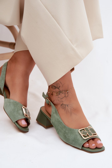 Elegante Sandalen mit Absatz aus grünem Kunstveloursleder