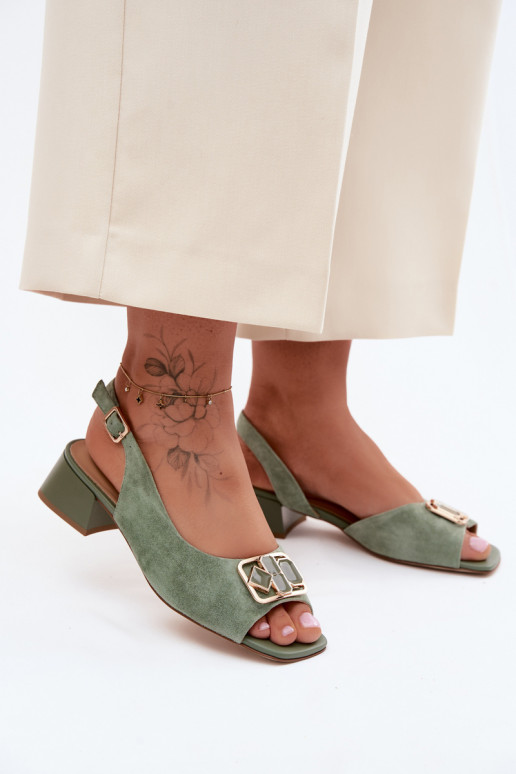 Elegante Sandalen mit Absatz aus grünem Kunstveloursleder