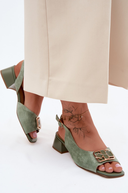 Elegante Sandalen mit Absatz aus grünem Kunstveloursleder