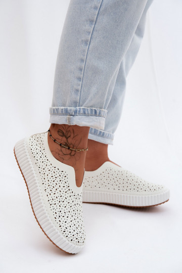 Slipper-Schuhe mit Spitzen-Elementen und Plattform in weißem Glamma