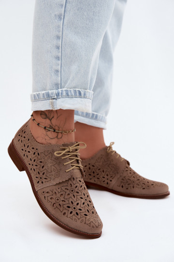 Schuhe aus Kunstveloursleder mit Spitzen-Elementen und breiten Absätzen in Cappuccino