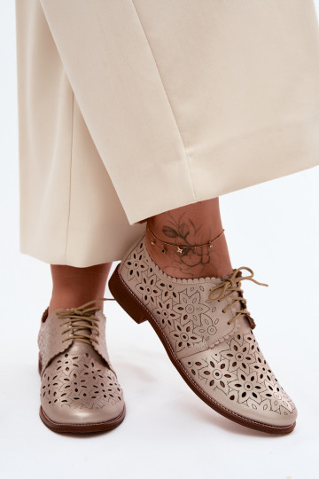 Leder-Schuhe mit Spitzen-Elementen und breiten Absätzen in Gold