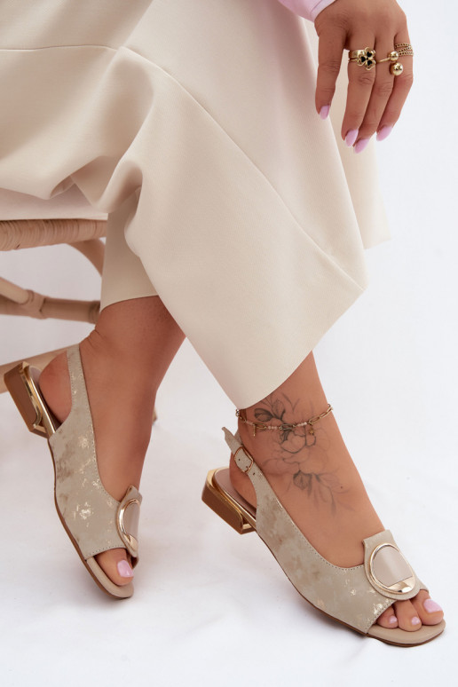 Damensandalen mit breiten Absätzen mit Ornamenten goldene Farbe Glima