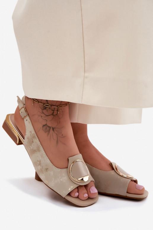 Damensandalen mit breiten Absätzen mit Ornamenten goldene Farbe Glima