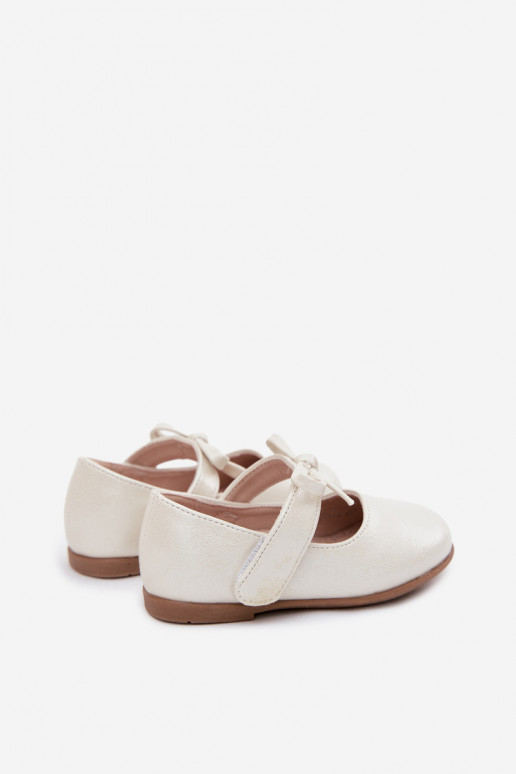 Kinder-Ballerinas mit Klettverschlüssen und Schleifen in Elfenbein Drippy