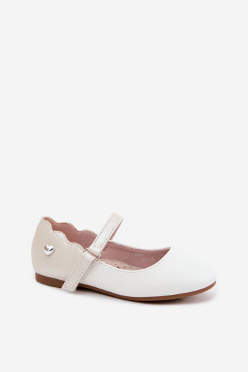 Ballerinas Kindisch mit Riemen mit Klebeverschlüssen I Ozdobnym mit Herzenm Zueiße Farbe Mossy
