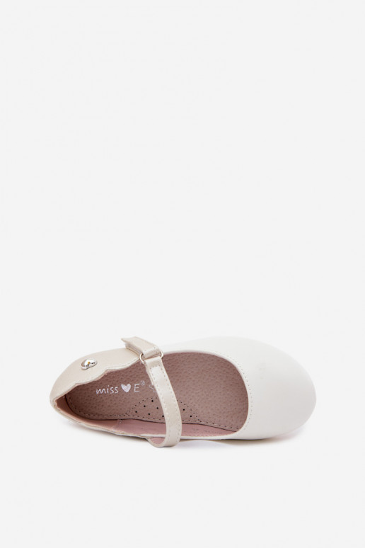 Kinder-Ballerinas mit Riemen und Klettverschlüssen mit Herzen in Weiß Mossy