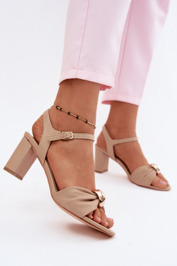Damen-Sandalen aus Kunstleder mit Absätzen in Sandfarbe Spella