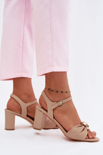 Damen-Sandalen aus Kunstleder mit Absätzen in Sandfarbe Spella 2