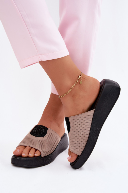 Sandfarbene Damenschuhe aus Kunstveloursleder Fablee