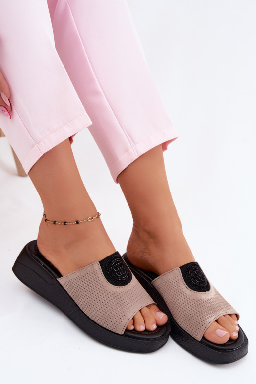 Sandfarbene Damenschuhe aus Kunstveloursleder Fablee