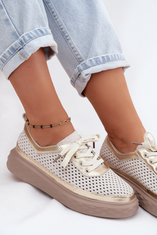 Damen Schuhe aus Kunstveloursleder mit Plattform und Ausschnitten in Sandfarbe Lessa