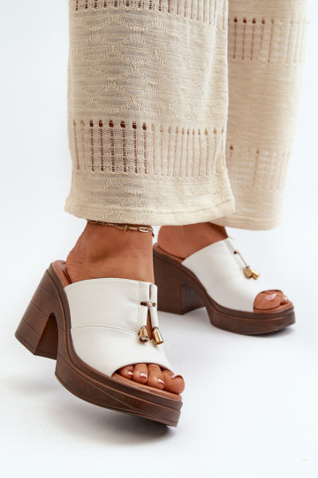 Damen Slippers aus Kunstleder mit Plattform in weiß Dafira