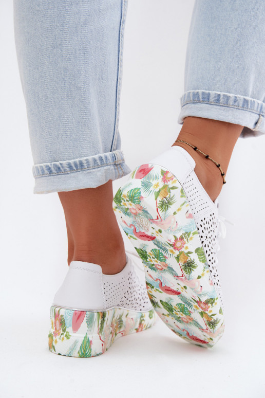 Haut mit durchbrochenen Elementen Schuhe Feminin mit einer Plattform Artiker 54C1604 Zueiße Farbe