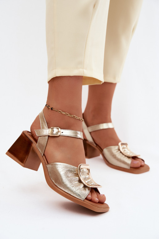 Damensandalen Feminin mit Absätzen mit Schnallen Artiker 58C2033 goldene Farbe