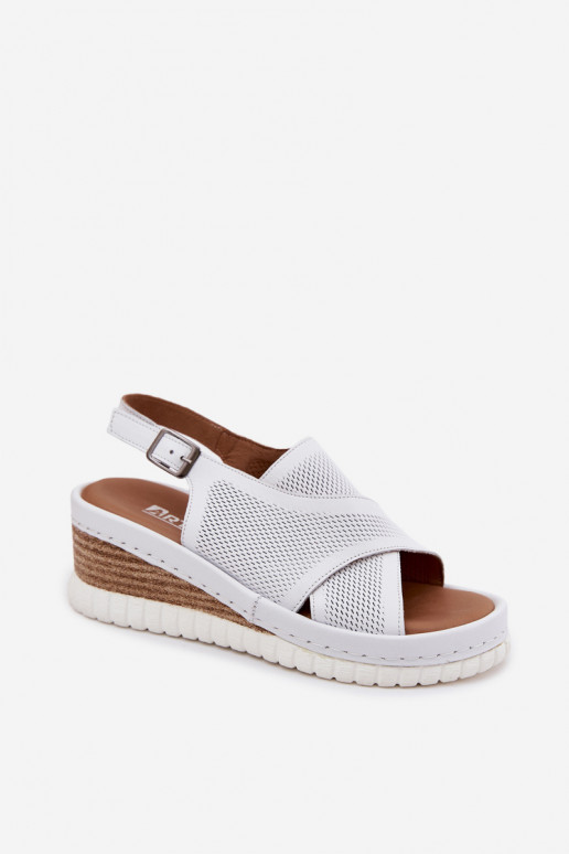 Damensandalen mit einer Plattform Ermöglichtturleder Artiker 58C3145 Zueiße Farbe