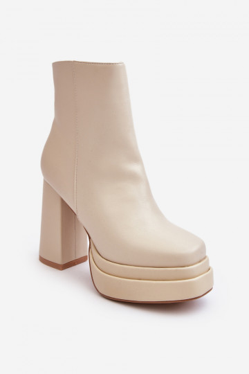 Feminin Stiefel In einem hohen Posten und Plattform elfenbeinfarbe Sandstra
