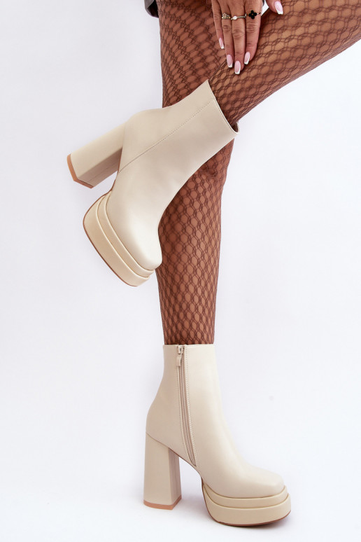 Feminin Stiefel In einem hohen Posten und Plattform elfenbeinfarbe Sandstra