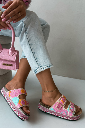 Glimma gehäkelte Slipper mit Plattform und Schnallen in Rosa 2