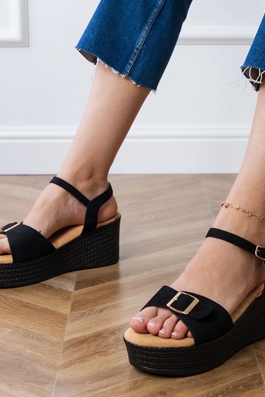 Schwarze Damensandalen mit dekorativer Schnalle Sarni