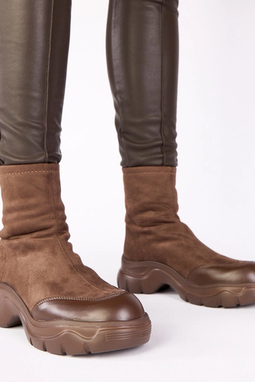 Braune Stiefeletten aus Kunstveloursleder mit dicker Sohle Alana