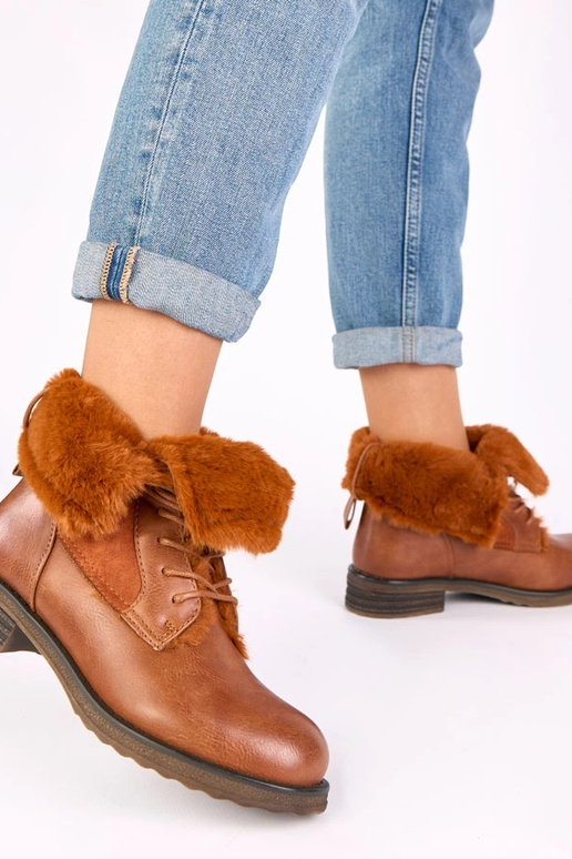 Braune Stiefeletten mit Schnürsenkeln und Fell Joyca